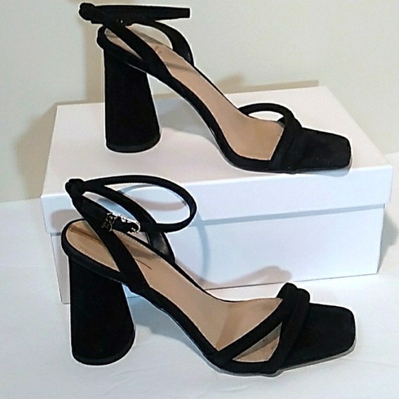 Sam Edelman KIA Leather Strappy Sandal with Block Heel. SEXY & COMFY! - Picture 2 of 11